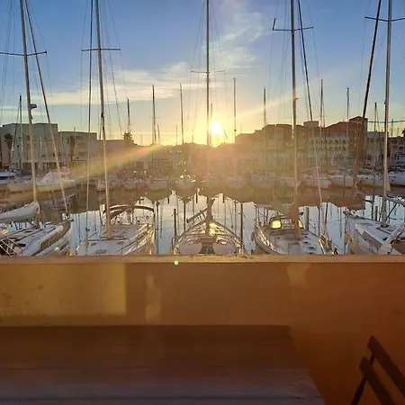 Bord De La Vue Sur Le Port A Leucate, Port